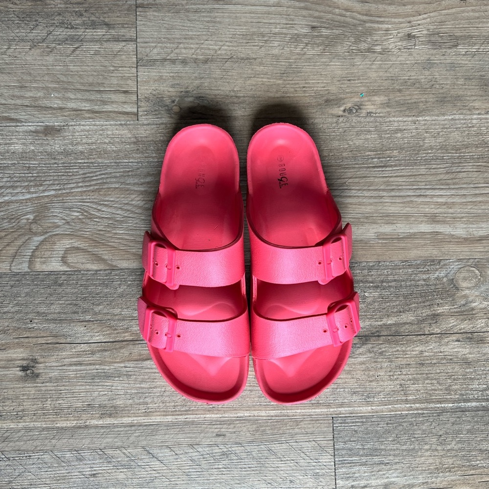 PINK SANDALS